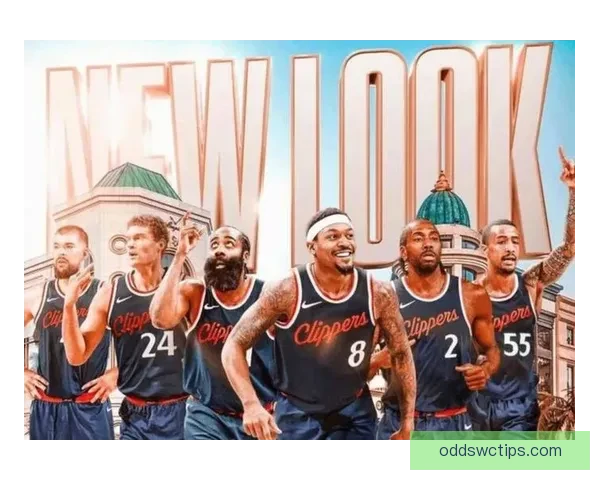 约翰-科林斯与大洛抢板时发生碰撞 已返回更衣室接受检查